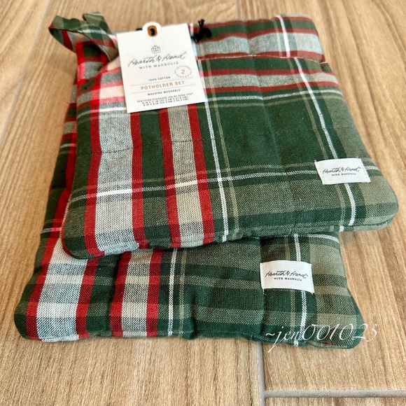 Hearth & Hand Magnolia 2pc Christmas Plaid Potholders - Picture 5 of 12